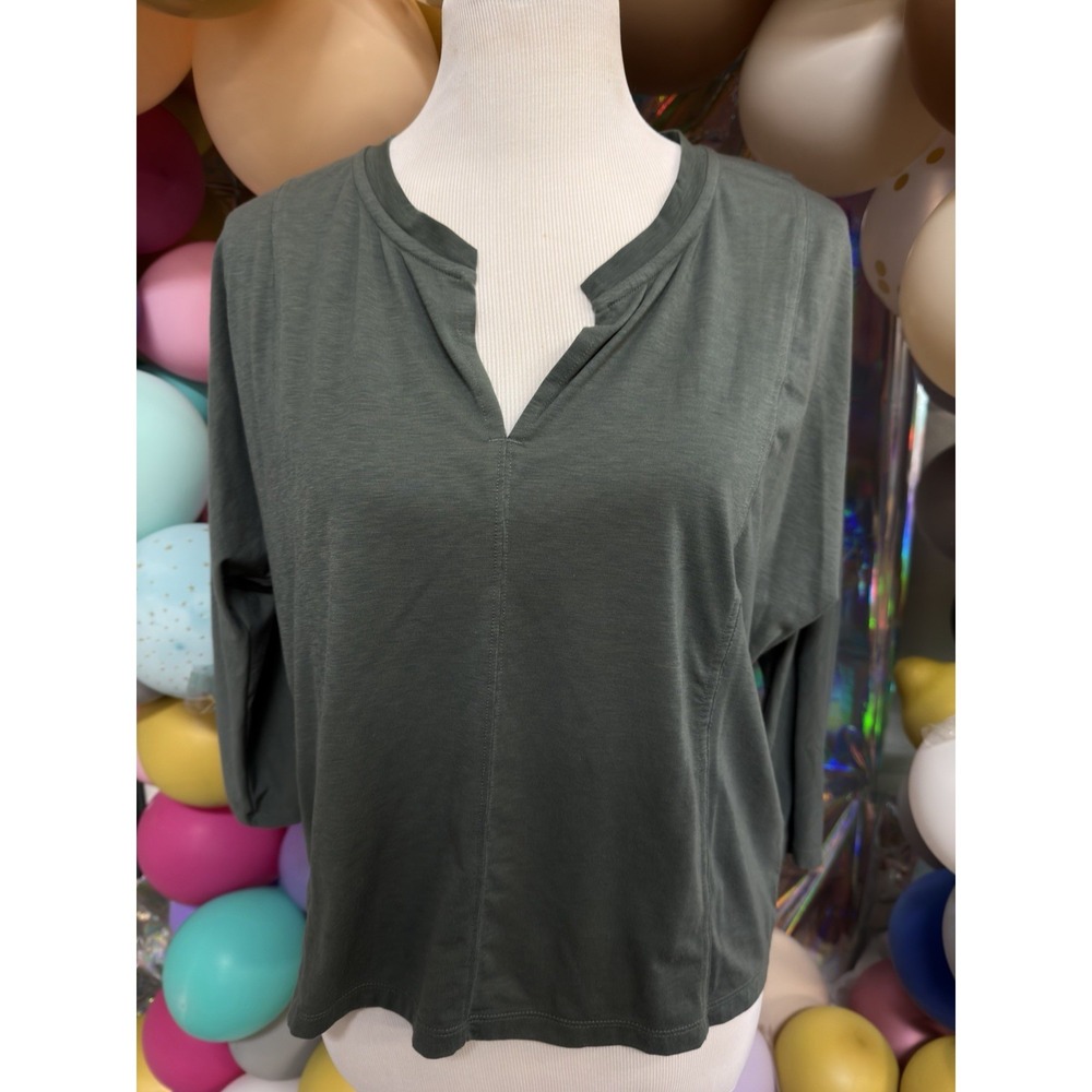 Athleta‎ Women's Running Top Size Medium Green V-Neck Activewear Shirt